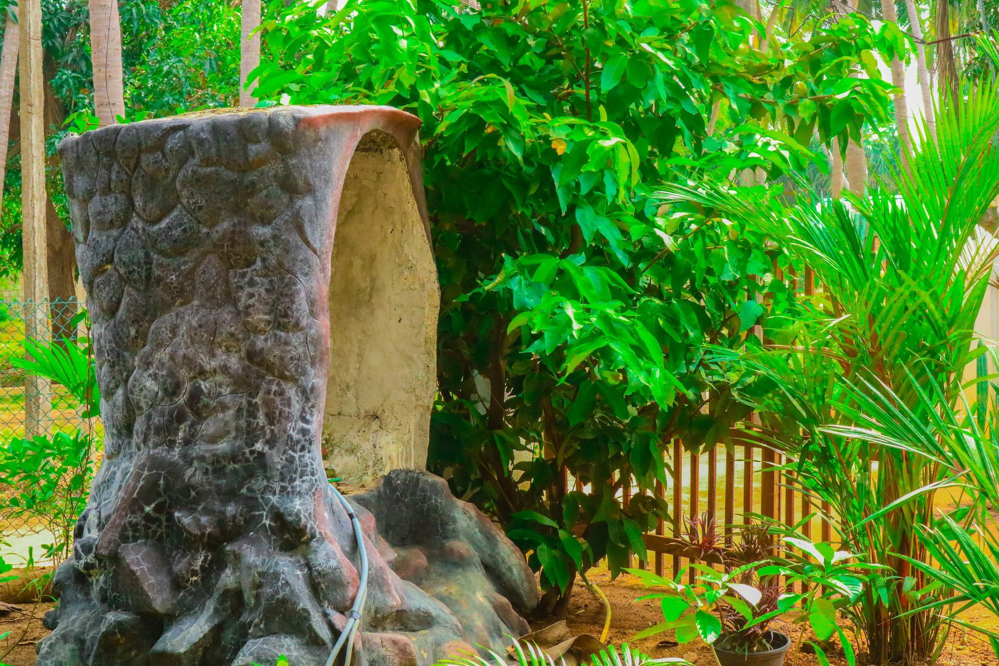 French Garden Eagle Wings Inn Uppuveli Exterior photo